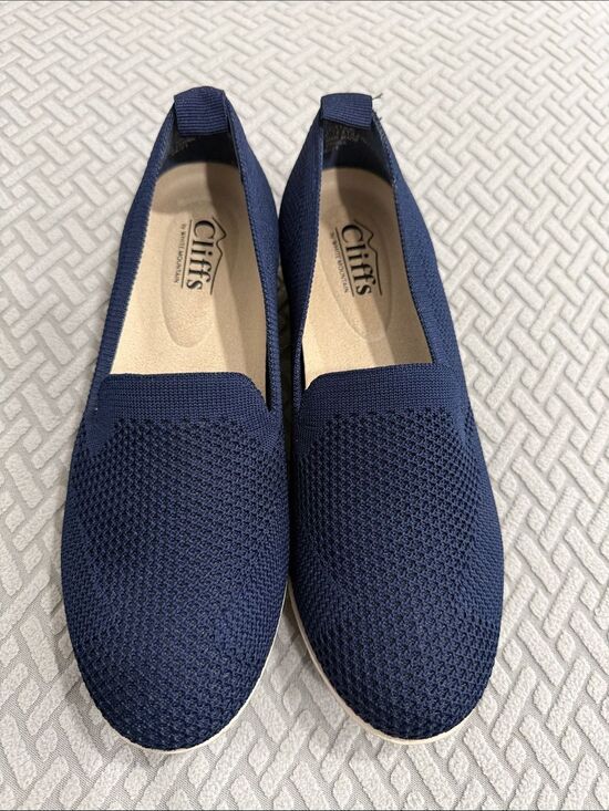 Cliffs by WHITE MOUNTAIN Shoes - Cliffs by WHITE MOUNTAIN Navy Knit Slip-On Loafers Size 6.5 Chic Breathable